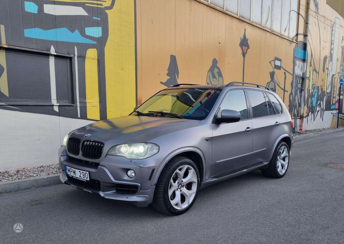 BMW X5 2009 — interior