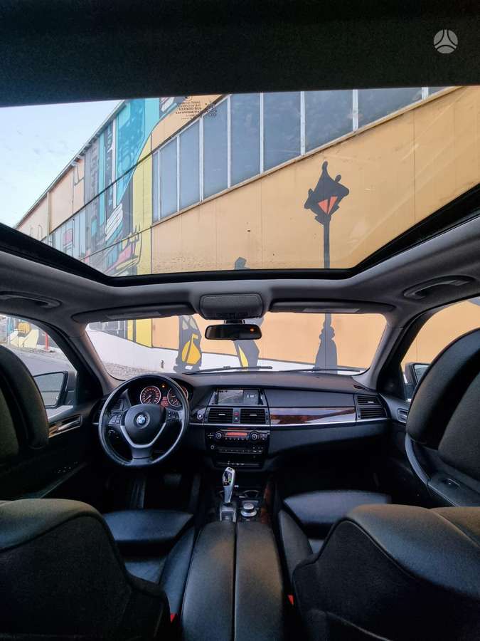 BMW X5 2009 — photo 8