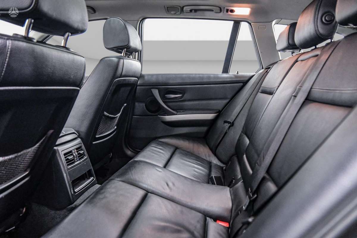 BMW 318 2010 — photo 8