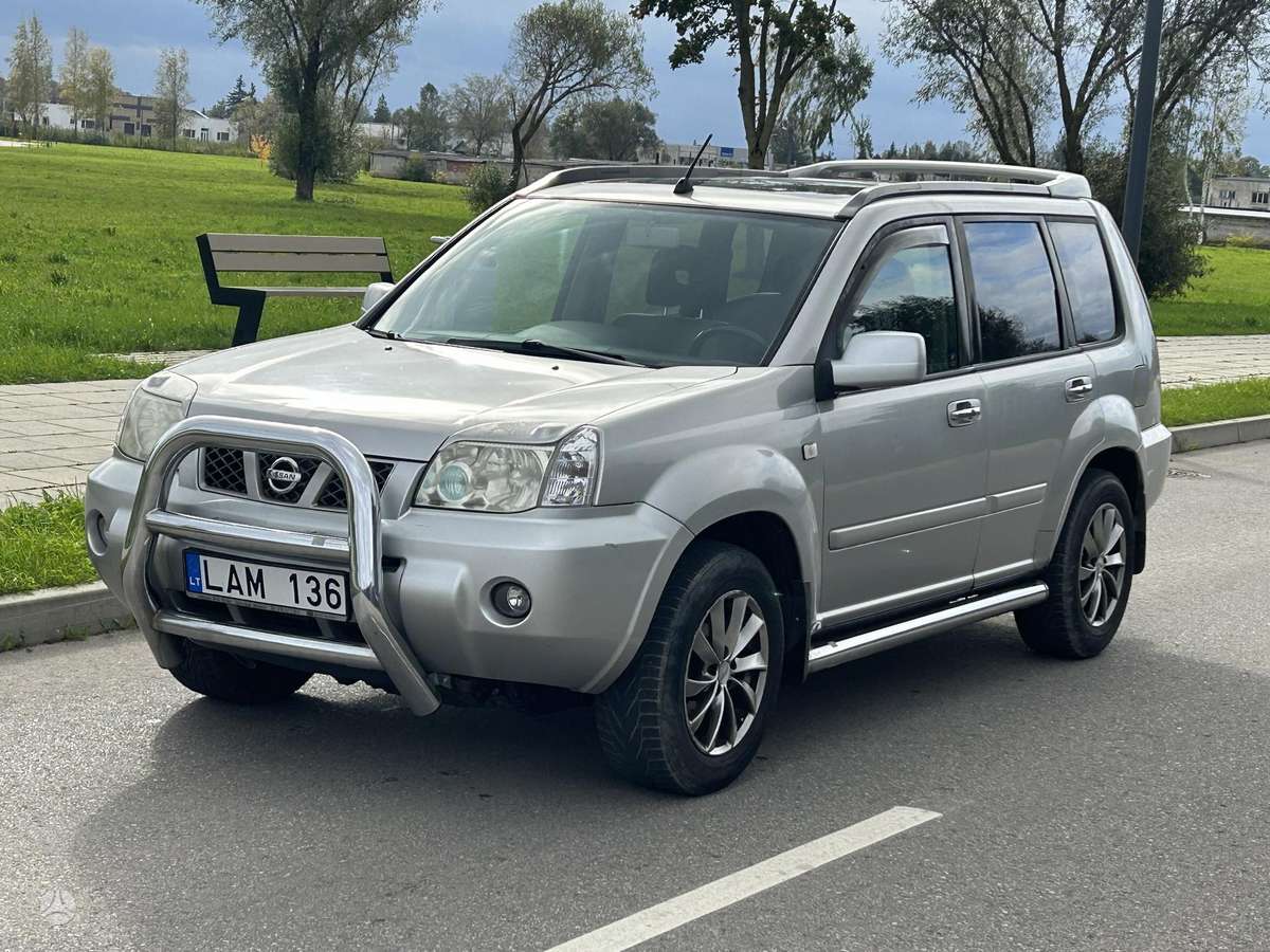 Nissan X-Trail 2004 — вигляд ззаду