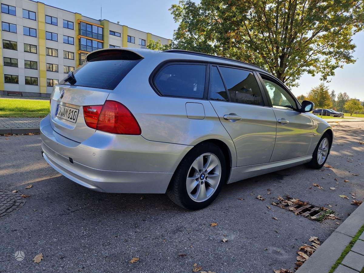 BMW 318 2010 — photo 10