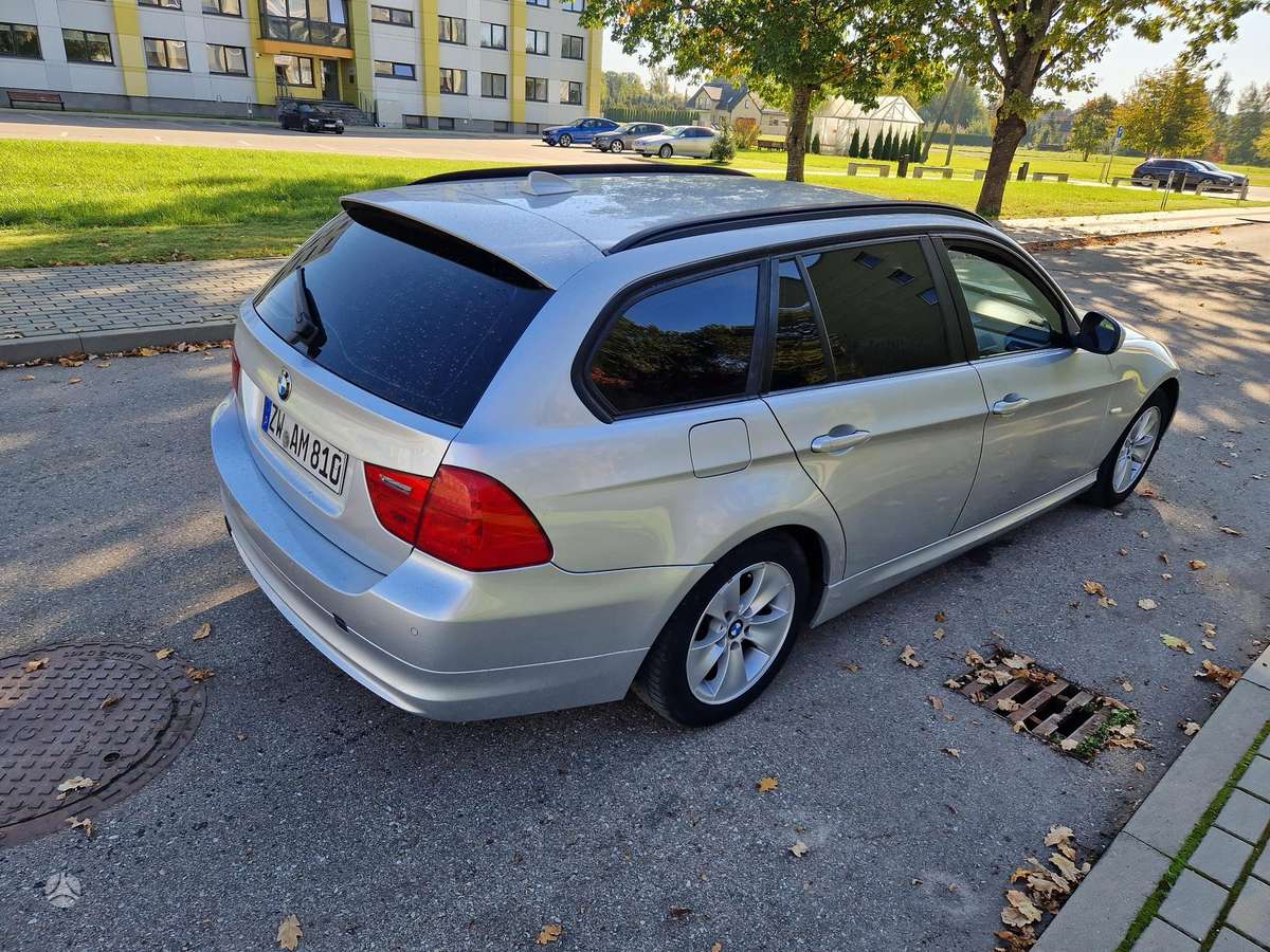 BMW 318 2010 — photo 11