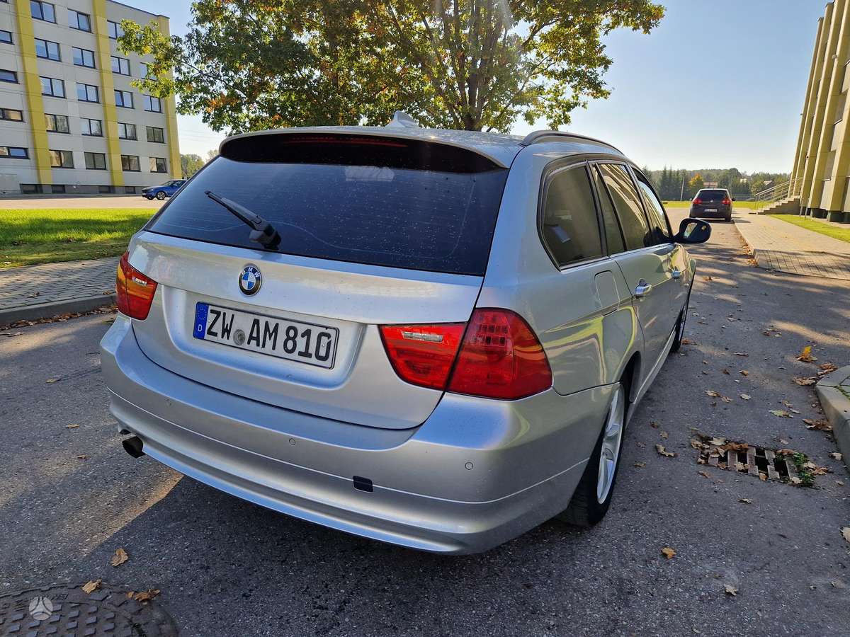 BMW 318 2010 — photo 13