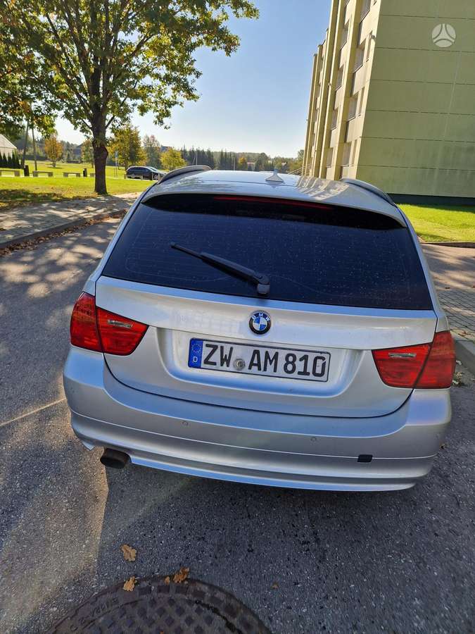 BMW 318 2010 — photo 14