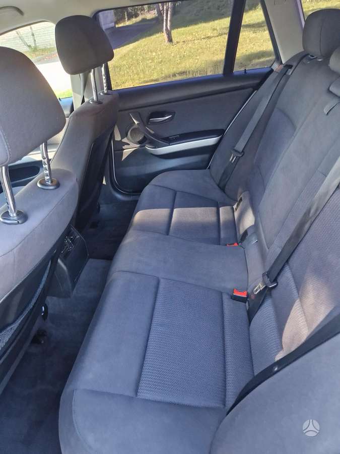 BMW 318 2010 — photo 22