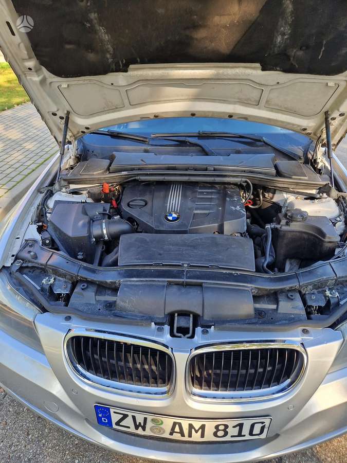 BMW 318 2010 — photo 23