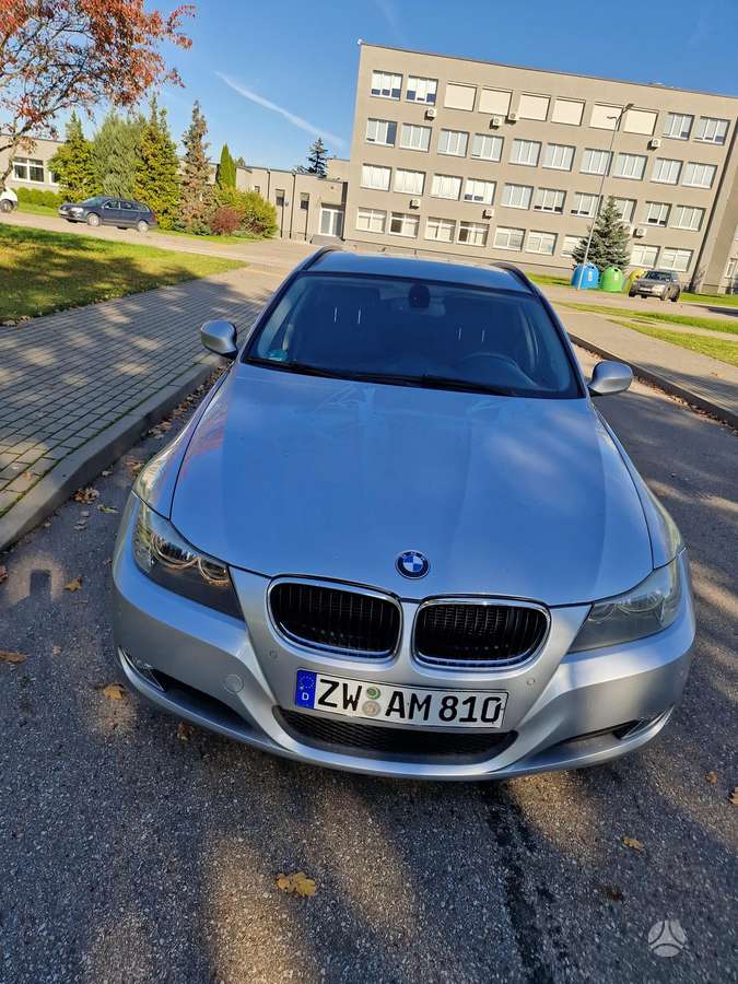 BMW 318 2010 — photo 5