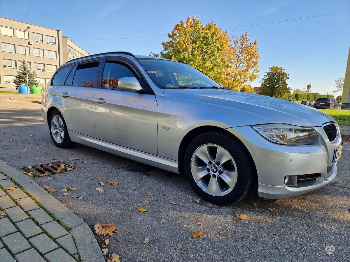 BMW 318 2010 — photo 7