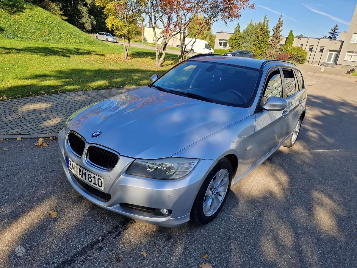 BMW 318 2010 — photo 8