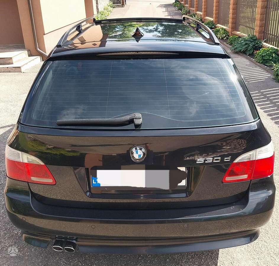 BMW 530 2005 — interior