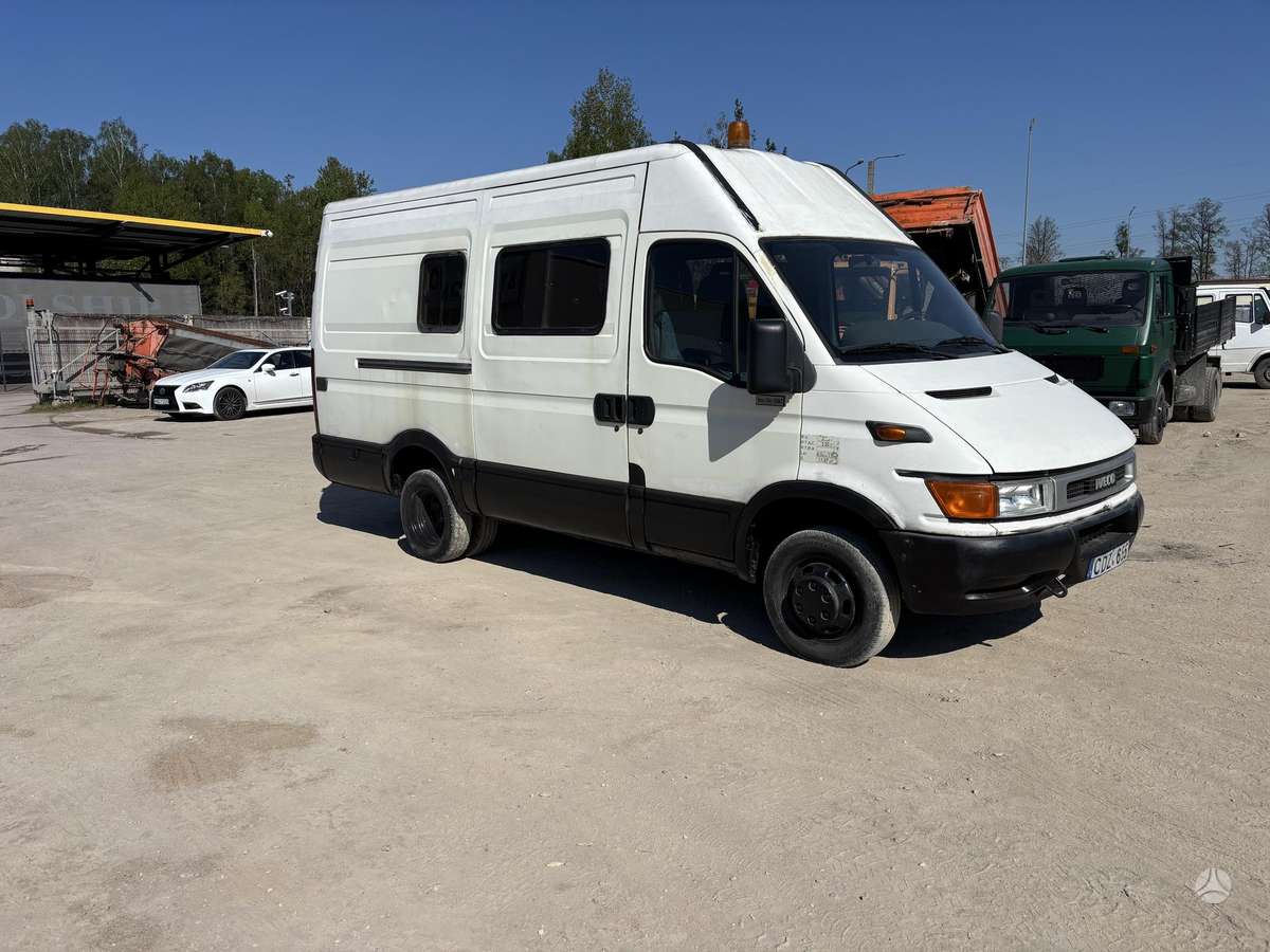 Iveco Daily 2006 — вигляд ззаду