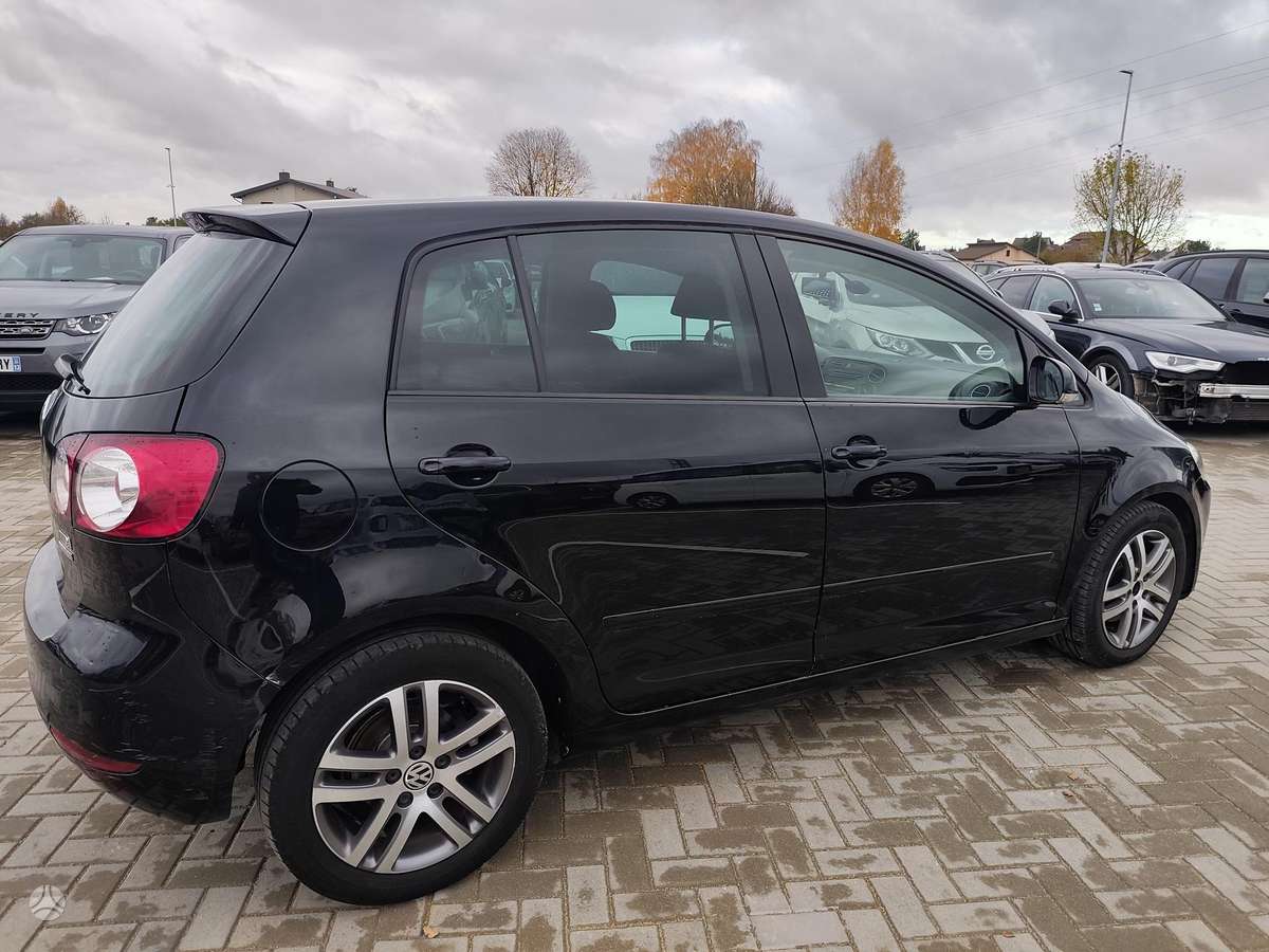 Volkswagen Golf 2010 — engine 1598 cm³, 105 HP (77kW)