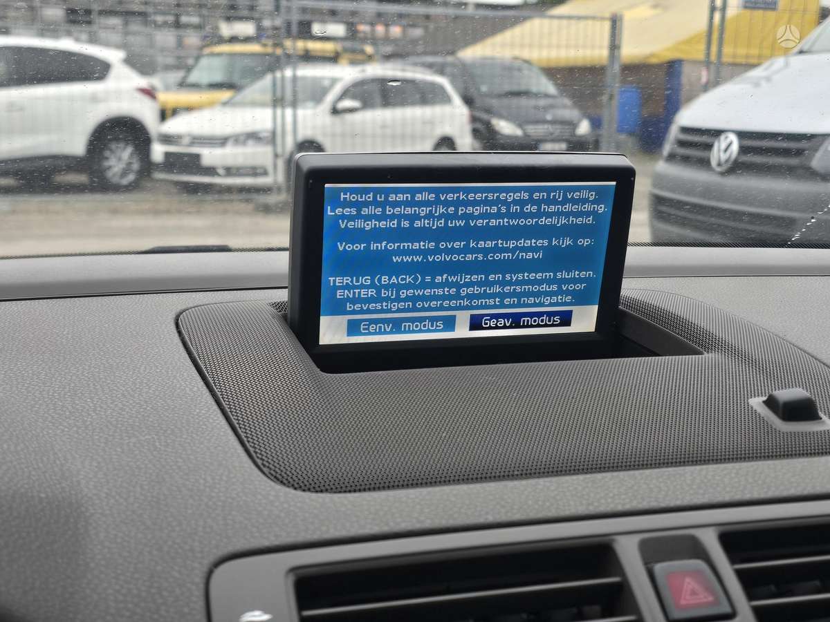 Volvo V50 2010 — photo 6