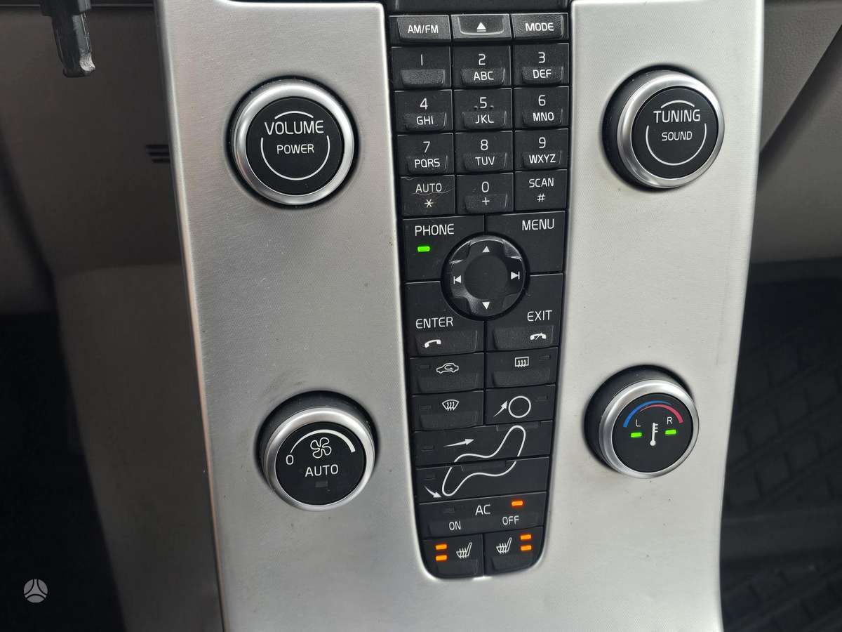 Volvo V50 2010 — photo 7