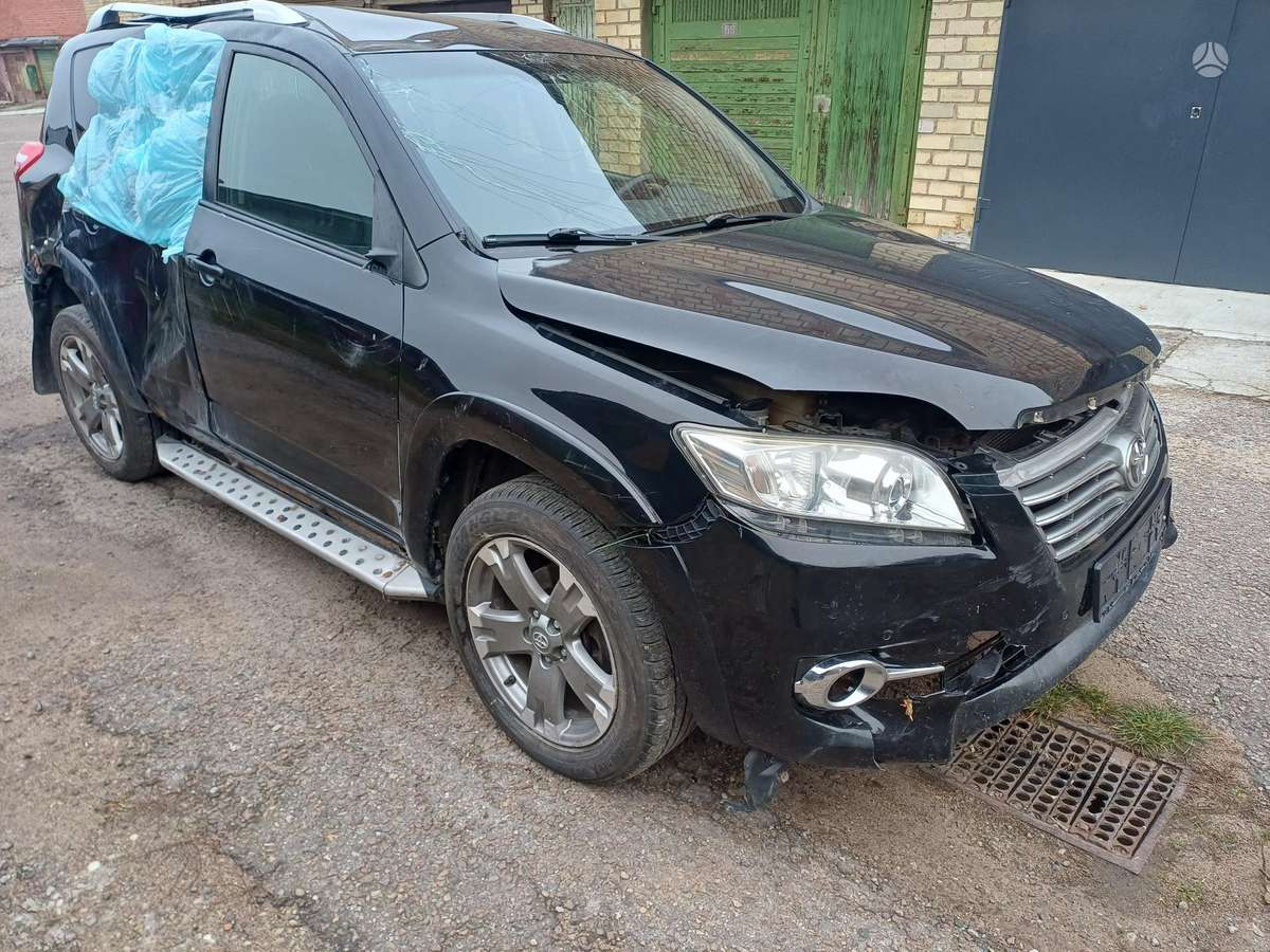 Toyota RAV4, 2011
