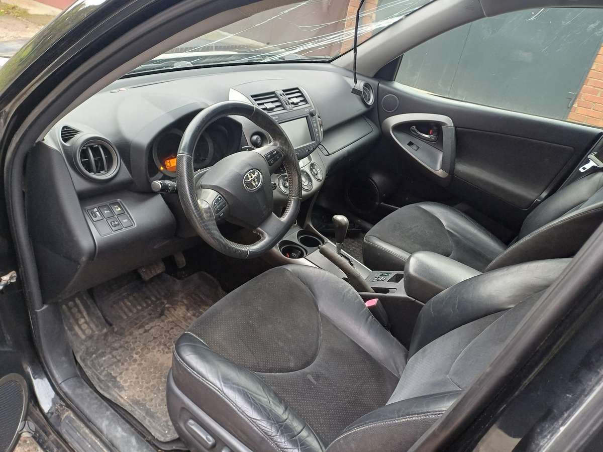 Toyota RAV4 2011 — photo 6