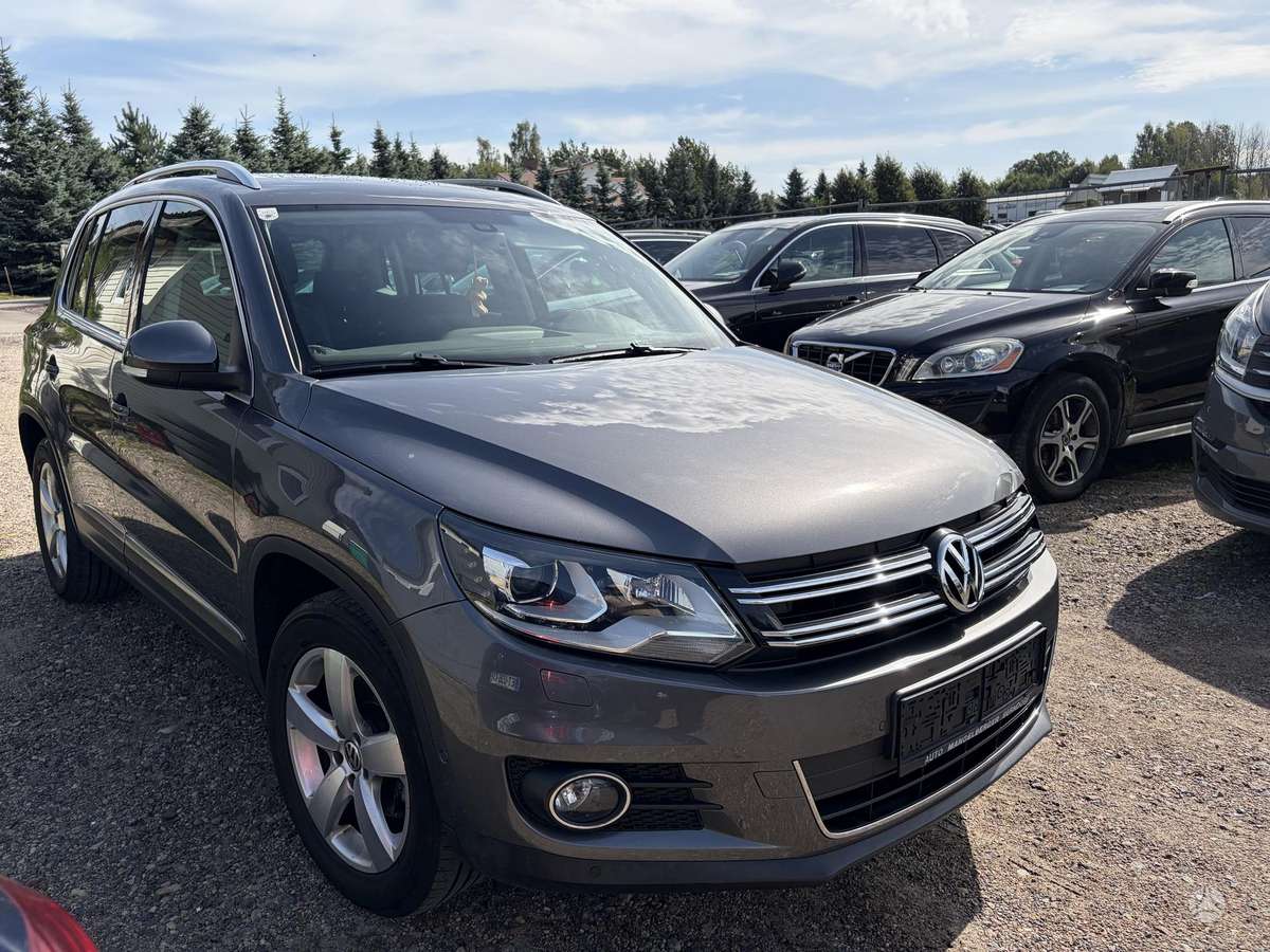Volkswagen Tiguan 2011 — салон