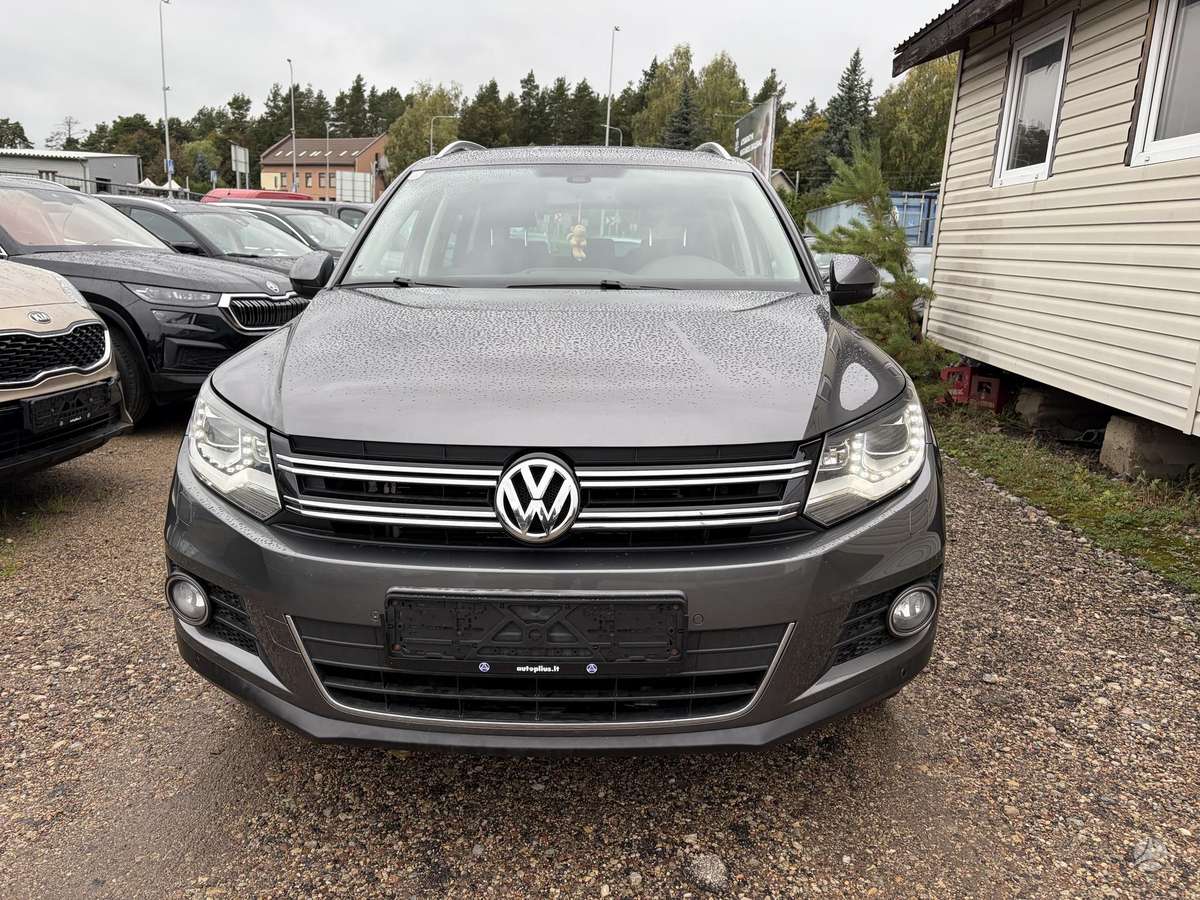 Volkswagen Tiguan 2011 — салон