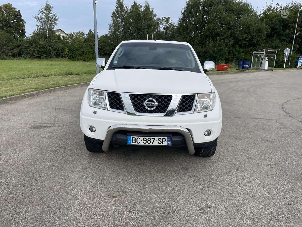 Nissan Navara 2008 — вигляд ззаду