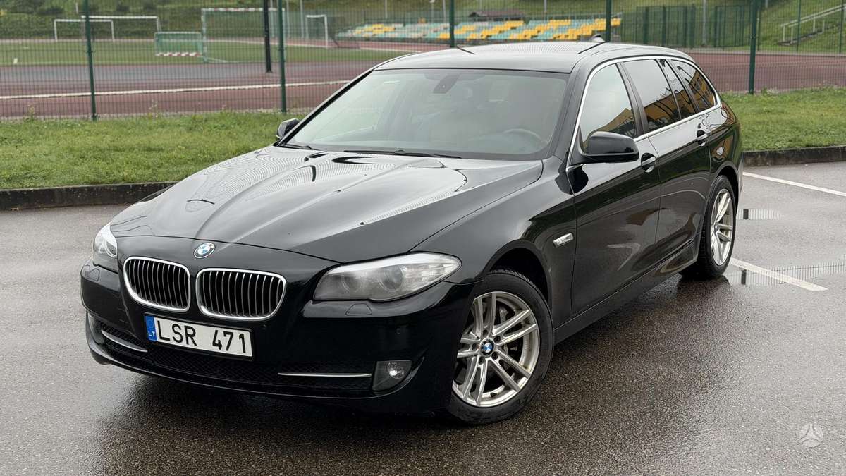 BMW 525 2011 — rear view