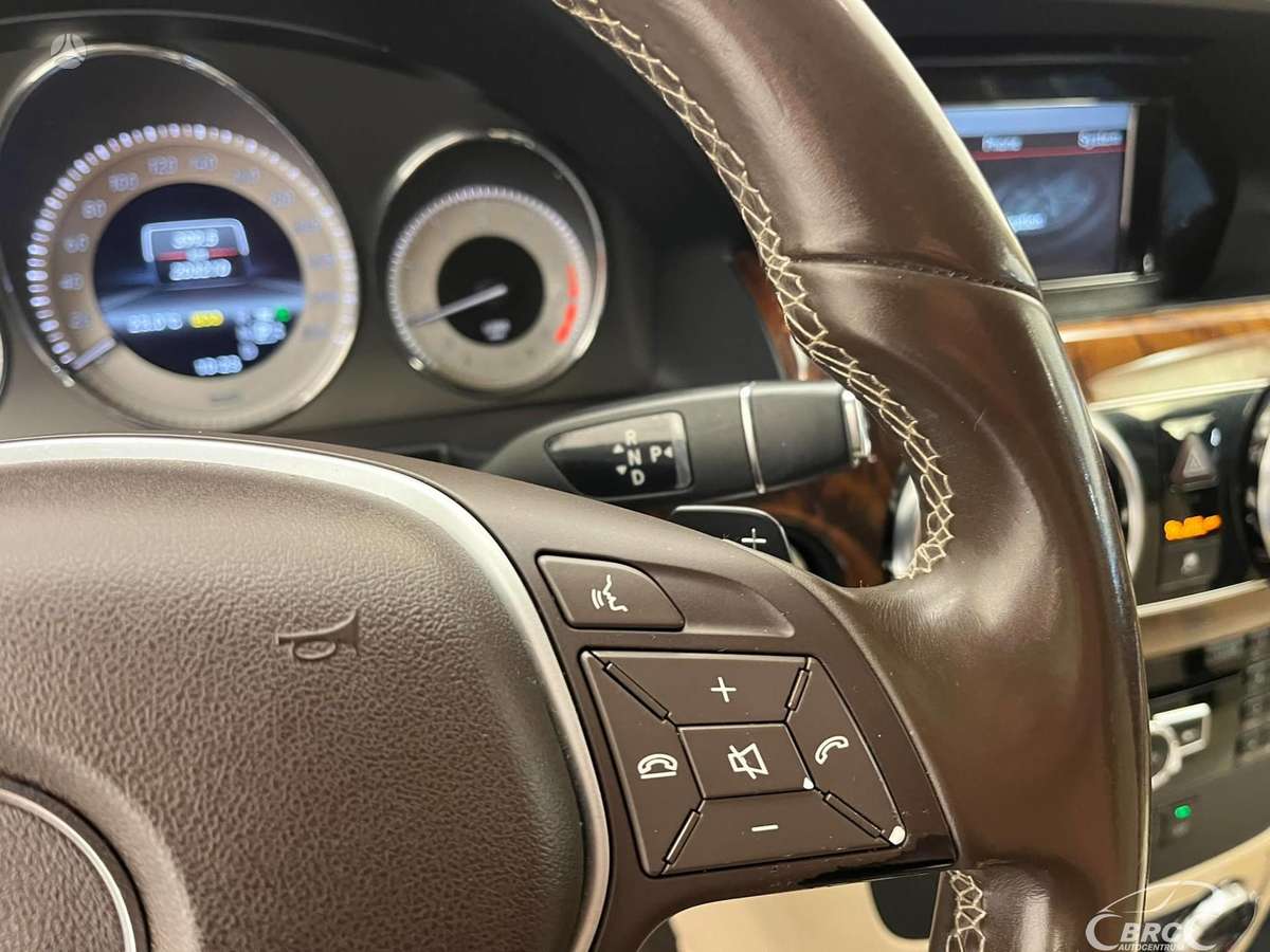 Mercedes-Benz GLK350 2013 — фото 19