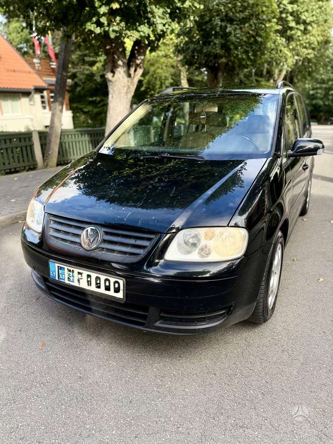 Volkswagen Touran 2006 — вигляд ззаду