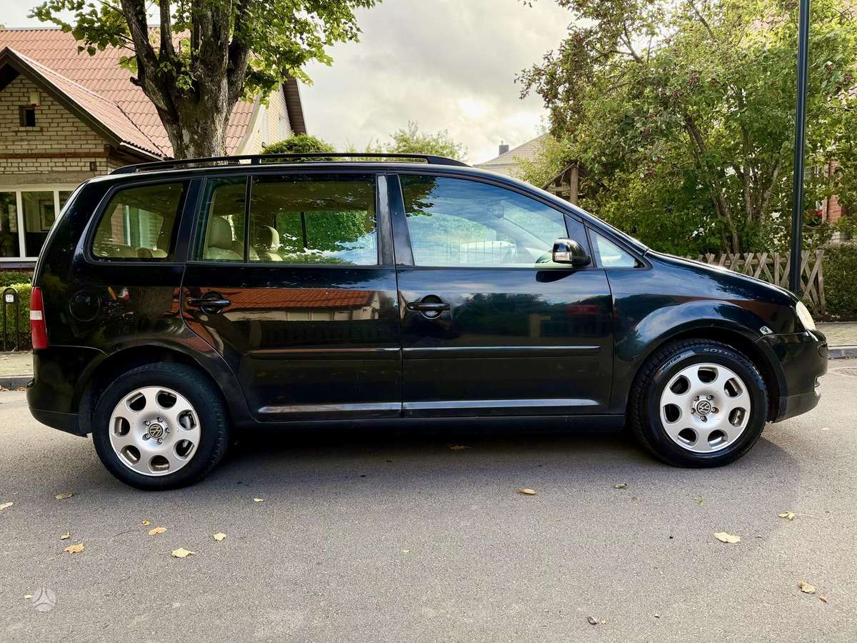 Volkswagen Touran 2006 — салон