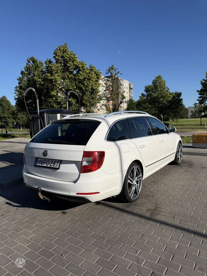 Skoda Superb 2014 — interior