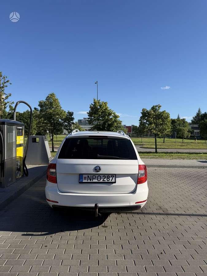 Skoda Superb 2014 — engine 1598 cm³, 105 HP (77kW)