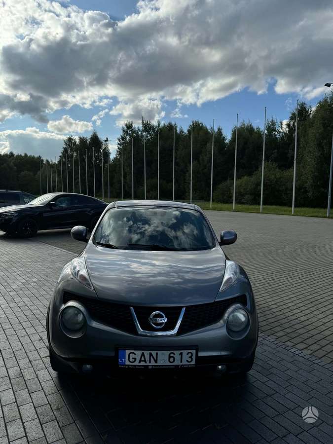 Nissan Juke 2012 — interior