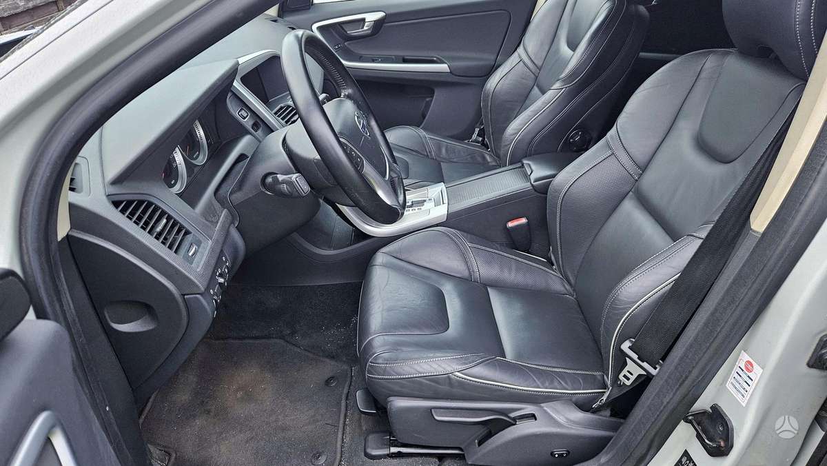 Volvo XC60 2011 — engine 2000 cm³, 163 HP (120kW)