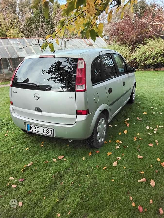Opel Meriva 2004 — вигляд ззаду