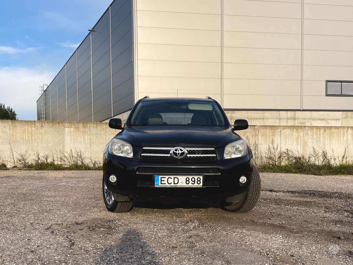 Toyota RAV4 2006 — салон