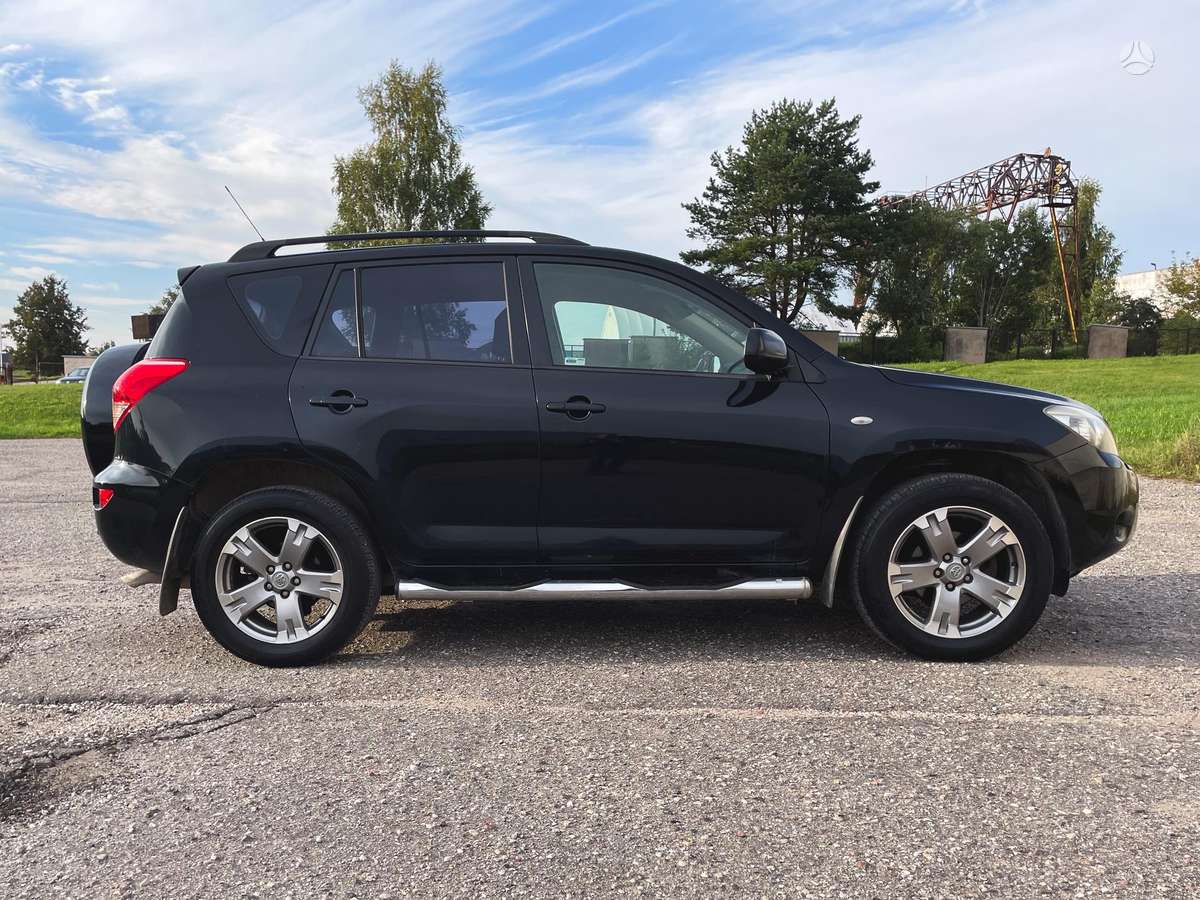 Toyota RAV4 2006 — двигун 1998 cm³, 152 HP (112kW)