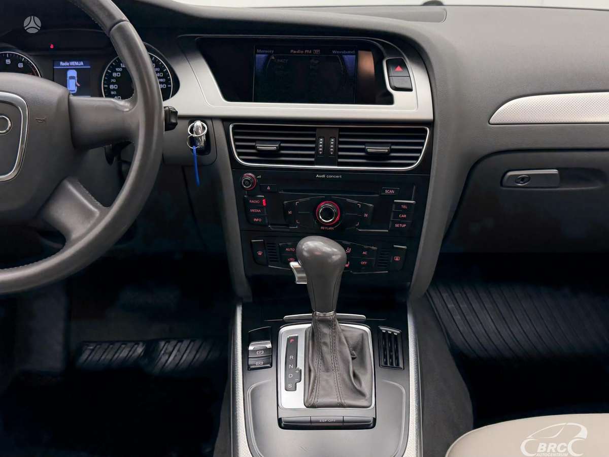 Audi A4 2009 — photo 18