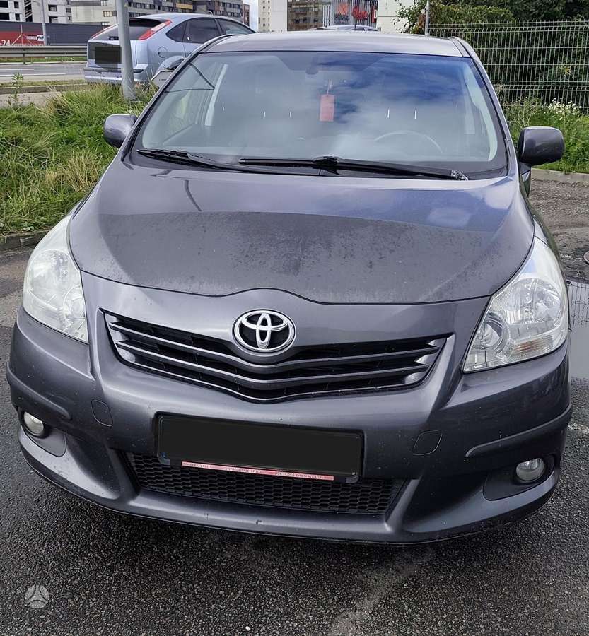 Toyota Verso 2009 — interior