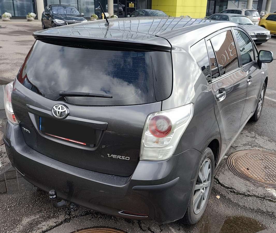 Toyota Verso 2009 — engine 1998 cm³, 124 HP (91kW)