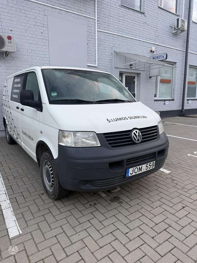 Volkswagen Transporter 2009 — rear view