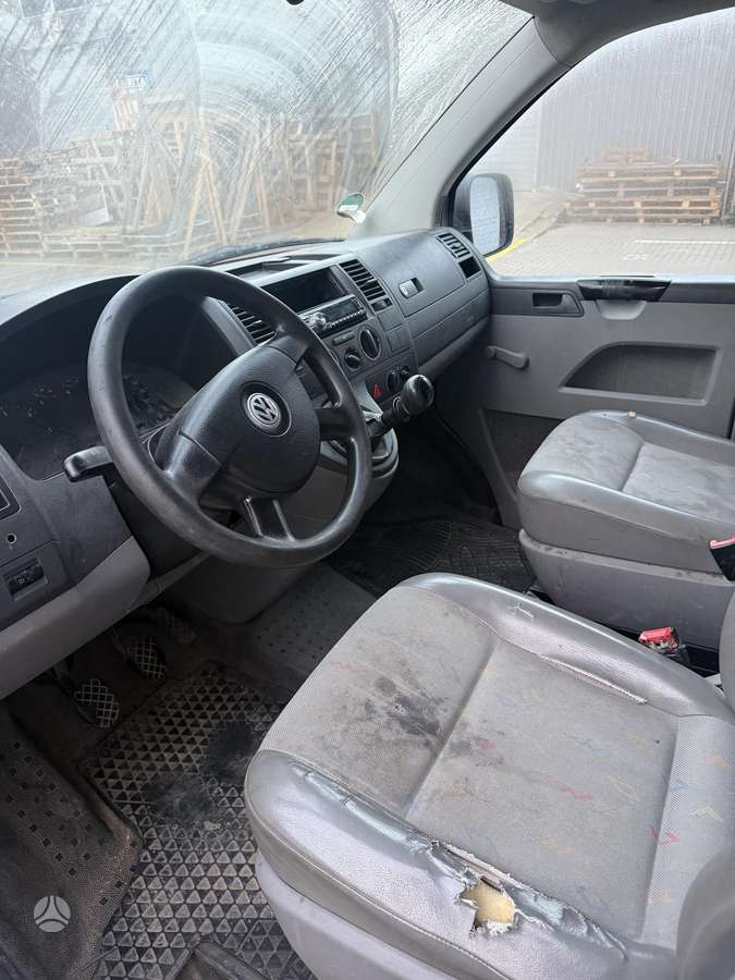 Volkswagen Transporter 2009 — photo 9