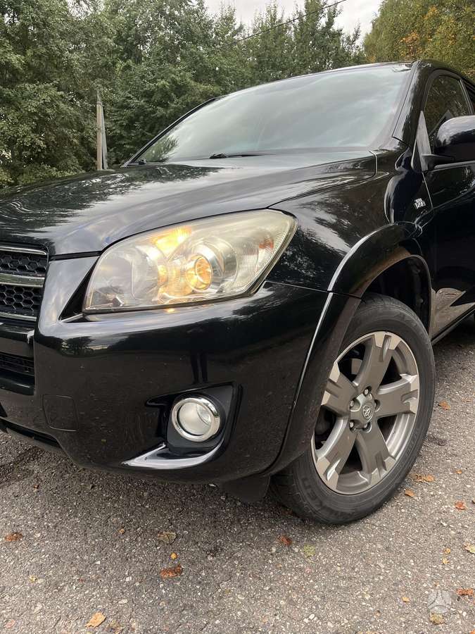Toyota RAV4 2010 — photo 11