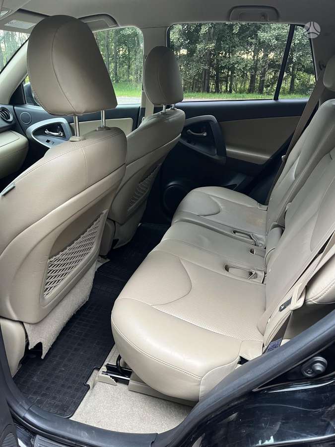 Toyota RAV4 2010 — photo 13