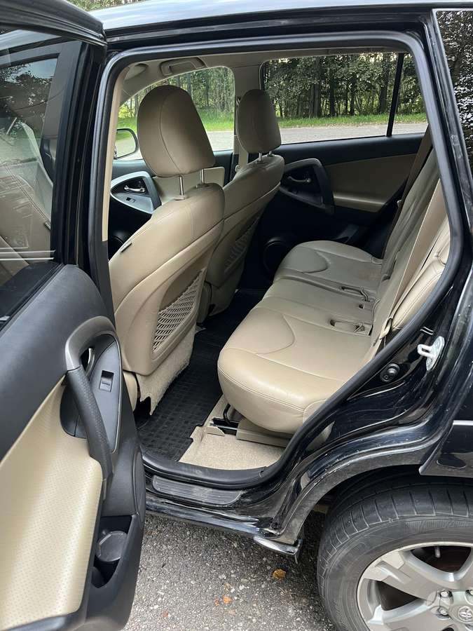 Toyota RAV4 2010 — photo 14