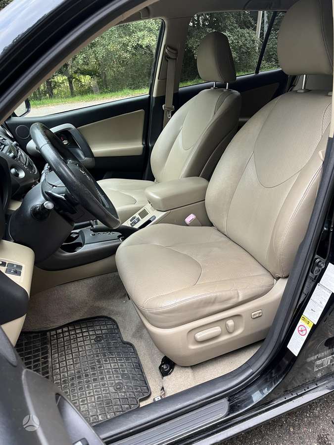 Toyota RAV4 2010 — photo 15