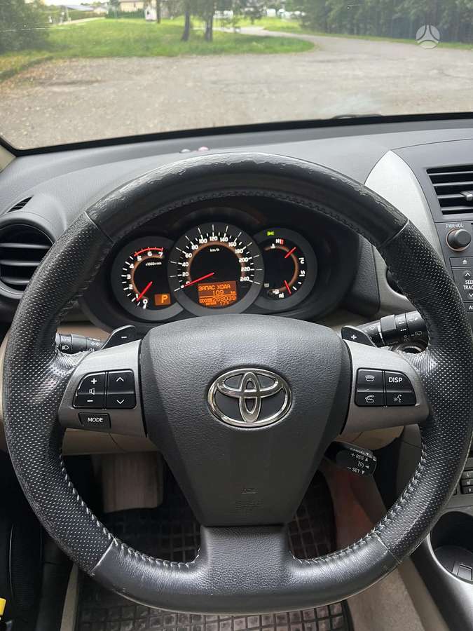 Toyota RAV4 2010 — photo 18
