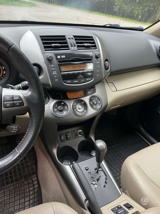 Toyota RAV4 2010 — photo 20