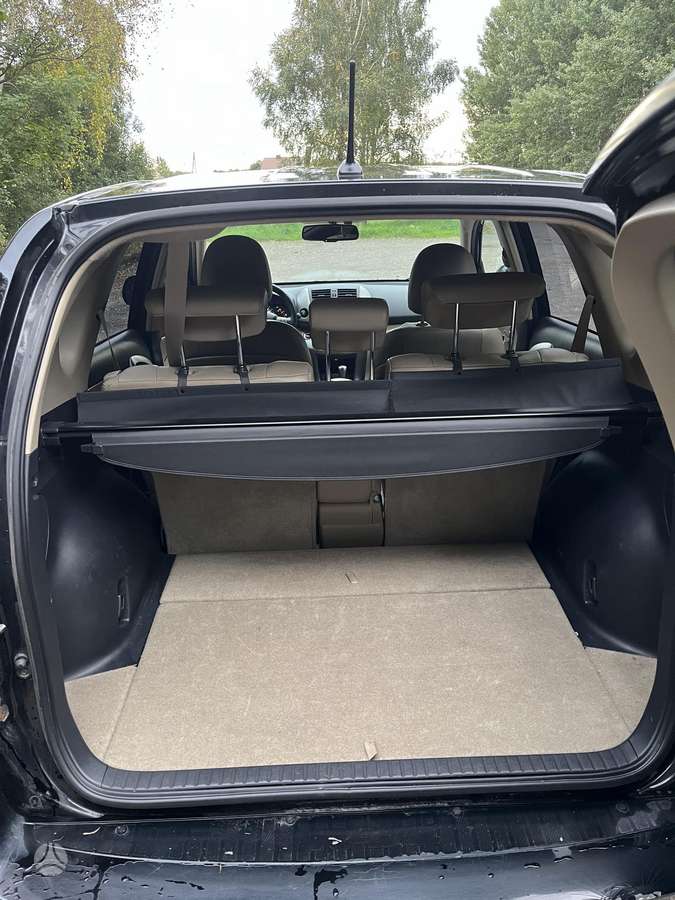 Toyota RAV4 2010 — photo 21