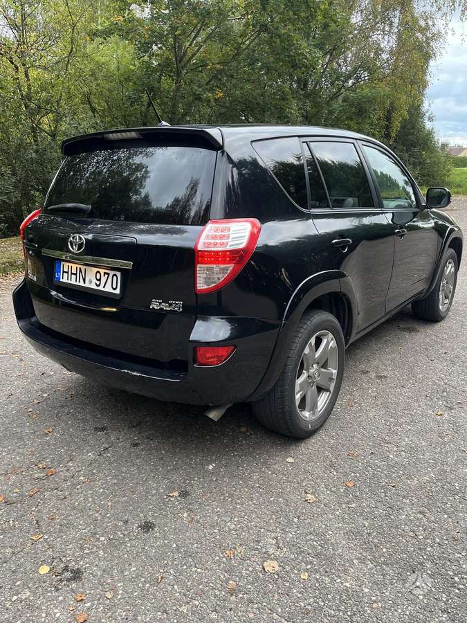 Toyota RAV4 2010 — photo 6