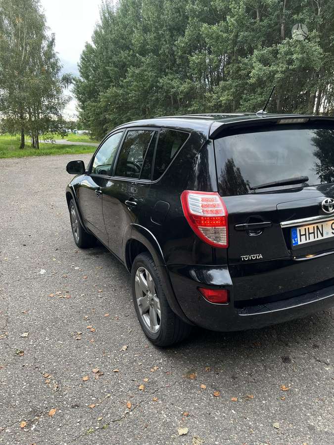 Toyota RAV4 2010 — photo 9