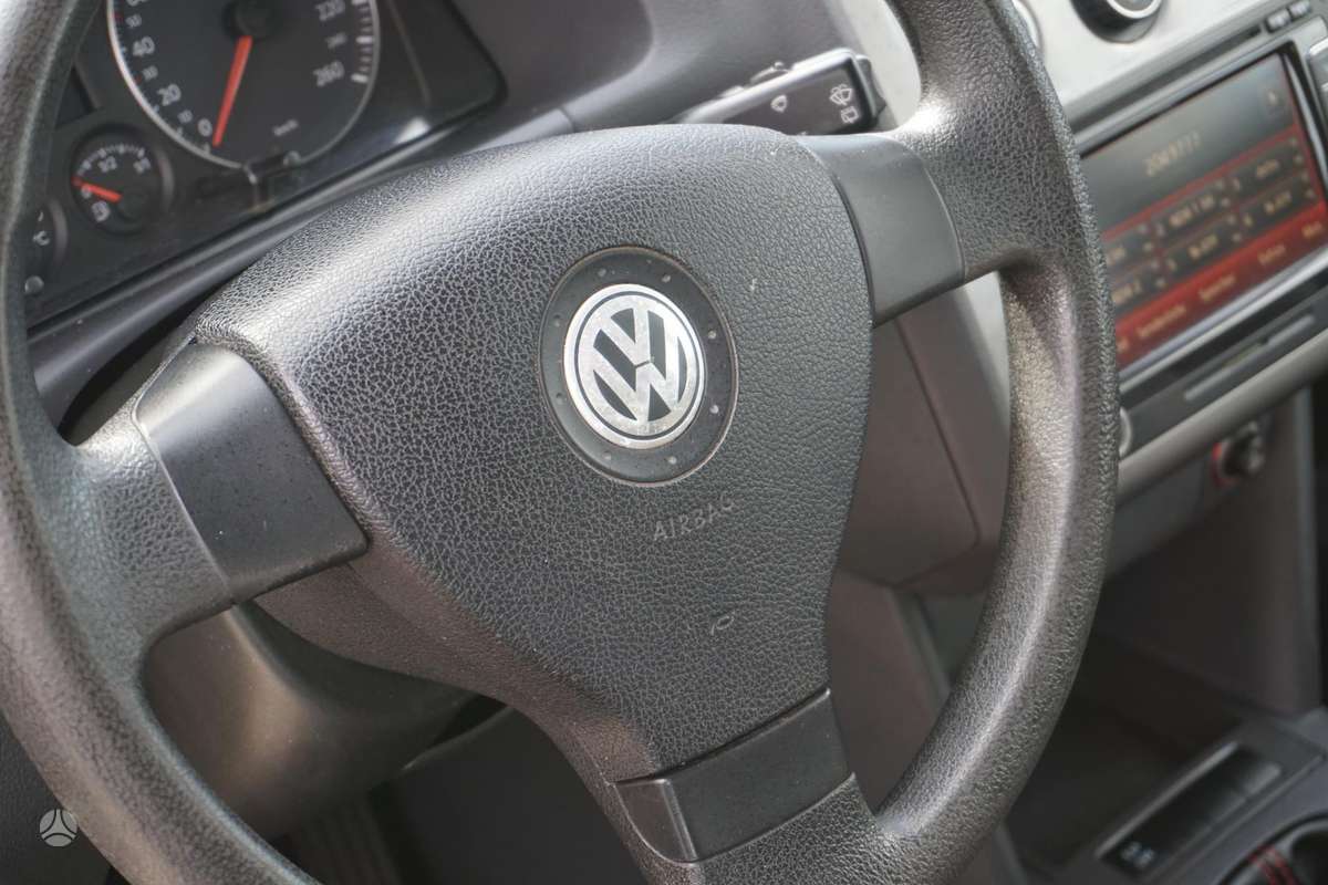 Volkswagen Touran 2007 — photo 17