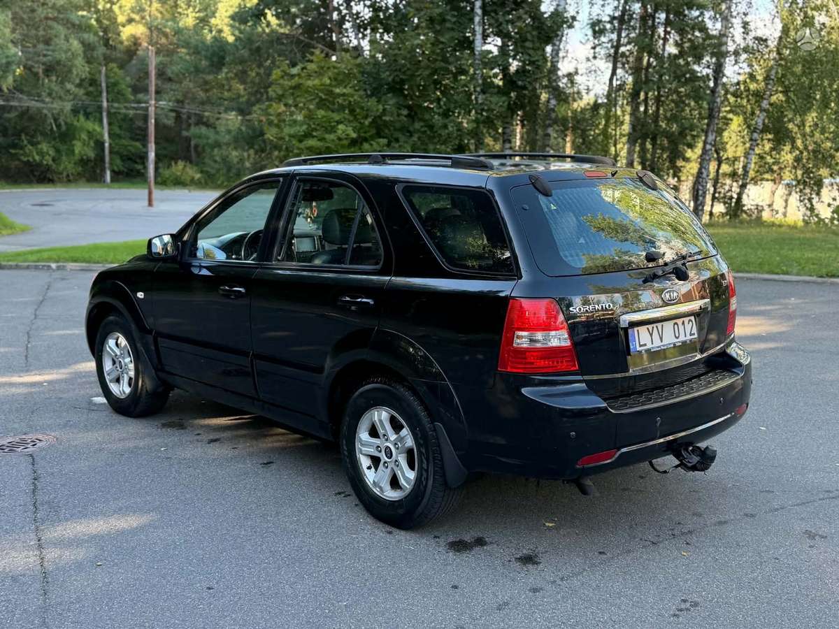 Kia Sorento 2008 — rear view